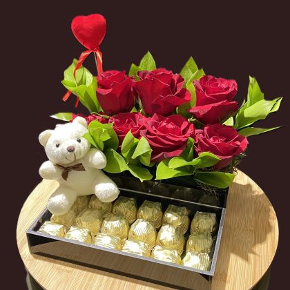 Özel Kutuda Melodi Çikolata ve Kırmızı Ekvator Gülleri Sevgiline Özel Hediye