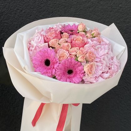 Ortanca ve Hollanda Gülleri Buketi