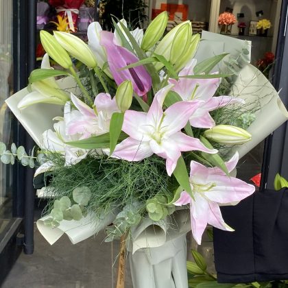 Pembe ve Beyaz Lilyum Buketi (Kore Tarzı)