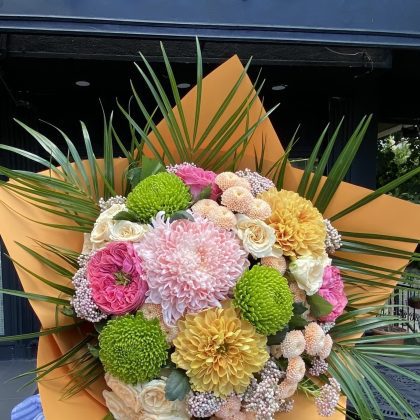 Vip Anastasyalar, Katmerli Güller, Çardak Güller ve Krizantemler Buketi(Clove Flowers Tarzı)