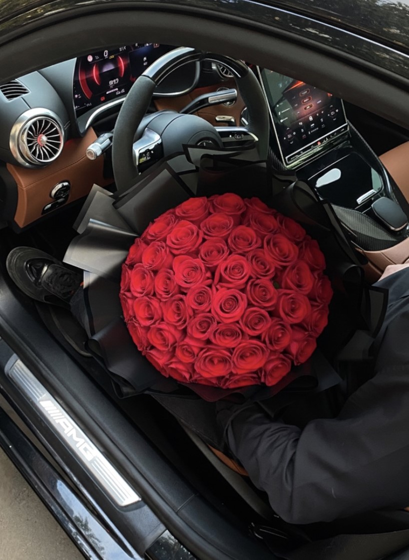 A Kalite Büyük Boy Premium Kırmızı Ekvator Gülleri (51 adet)